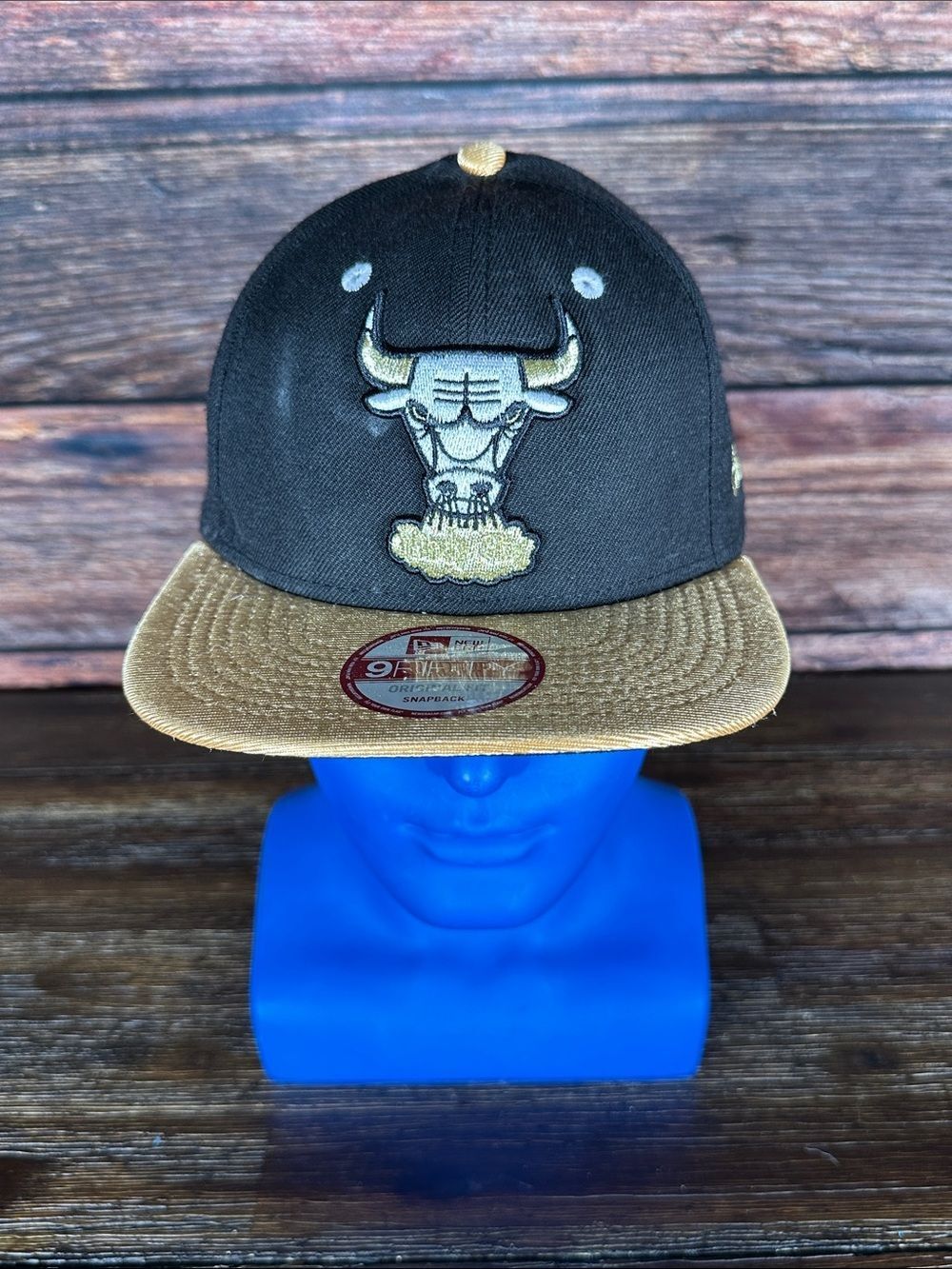 New Era Black & Gold Chicago Bulls Snapback Hat